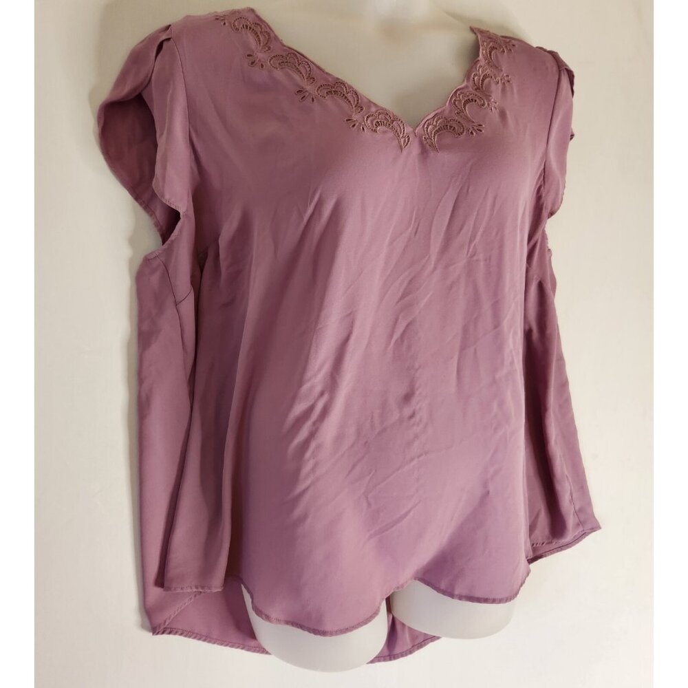 Torrid Purple Split Flutter Cap Sleeve V Neck Embroidered Blouse Top size 1